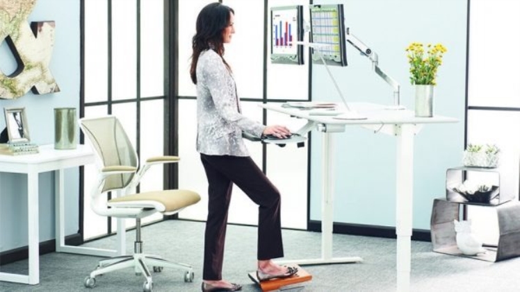 Embracing The Benefits Of Sit-stand Desks